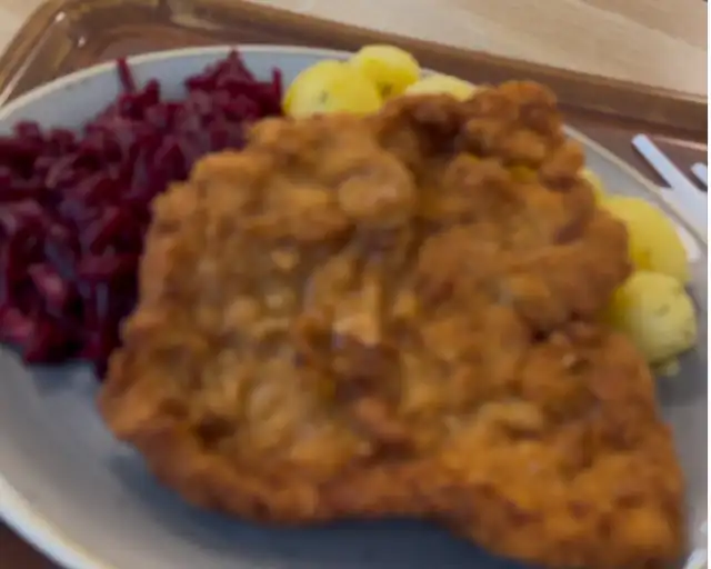 Schabowy z buraczkami i ziemniakami