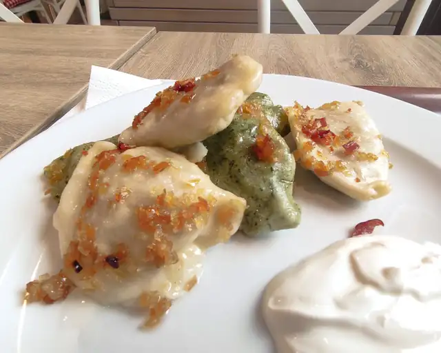 Pierogi ze śmietaną